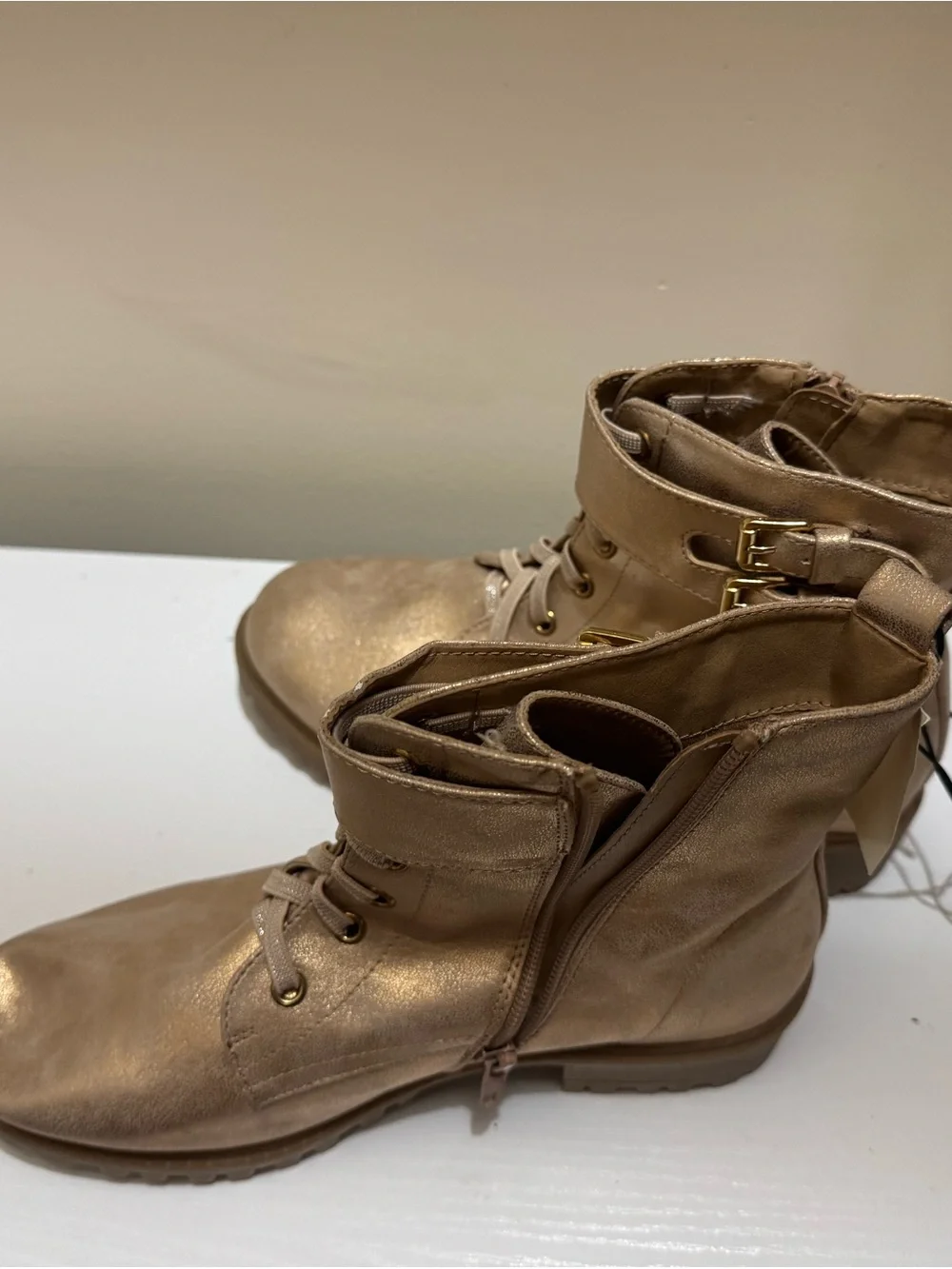 Kids gold Boots.. brand new with tags. Size 5